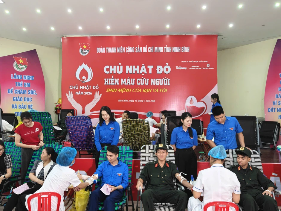 Sôi nổi ngày hội hiến máu Chủ Nhật Đỏ tại Ninh Bình Sôi nổi ngày hội hiến máu Chủ Nhật Đỏ tại Ninh Bình