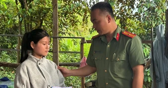 Suýt bỏ học vì nghèo, nữ sinh được Công an Đà Nẵng 'tiếp lửa' giấc mơ luật sư