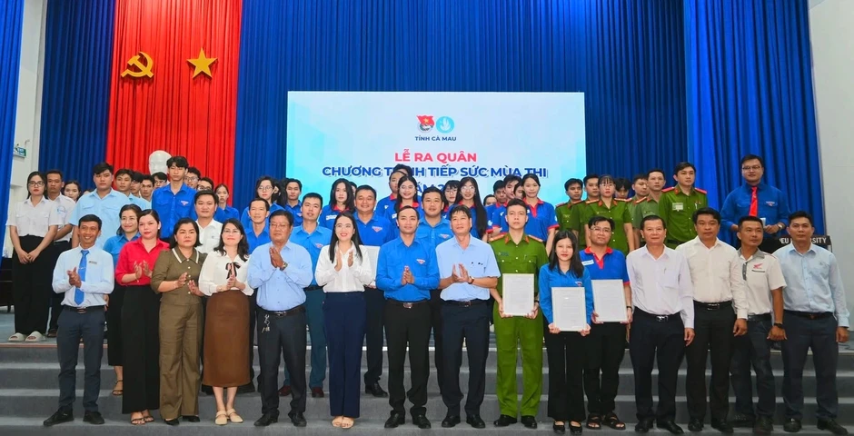 Tại Cà Mau: 1.000 tình nguyện viên đồng hành gần 20.000 thí sinh thi tốt nghiệp THPT Tại Cà Mau: 1.000 tình nguyện viên đồng hành gần 20.000 thí sinh thi tốt nghiệp THPT