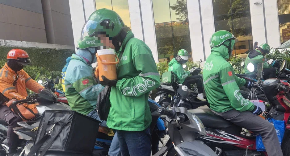 Tài xế công nghệ tắt app trốn cái nắng nóng gay gắt Tài xế công nghệ tắt app trốn cái nắng nóng gay gắt