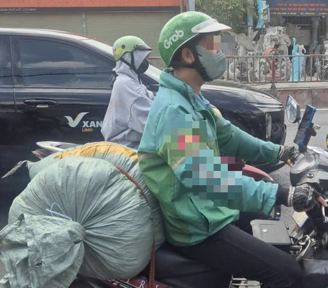 Tài xế công nghệ tắt app trốn cái nắng nóng gay gắt Tài xế công nghệ tắt app trốn cái nắng nóng gay gắt