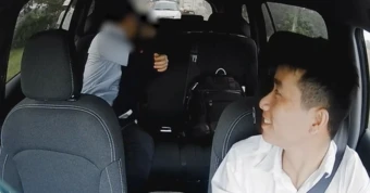 Tài xế taxi ở Hà Nội lên truyền hình Hàn Quốc và lý do đưa con gái 5 tuổi đi làm cùng