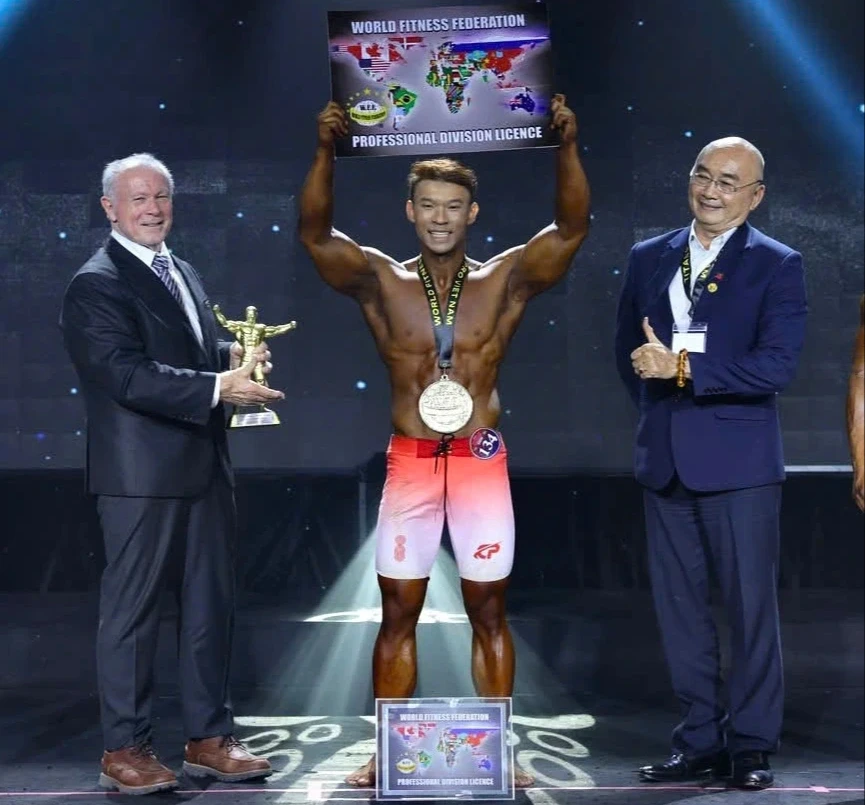 Tăng cân hiệu quả: Gần 50 kg, chàng trai đoạt hơn 15 huy chương vàng thể hình Tăng cân hiệu quả: Gần 50 kg, chàng trai đoạt hơn 15 huy chương vàng thể hình