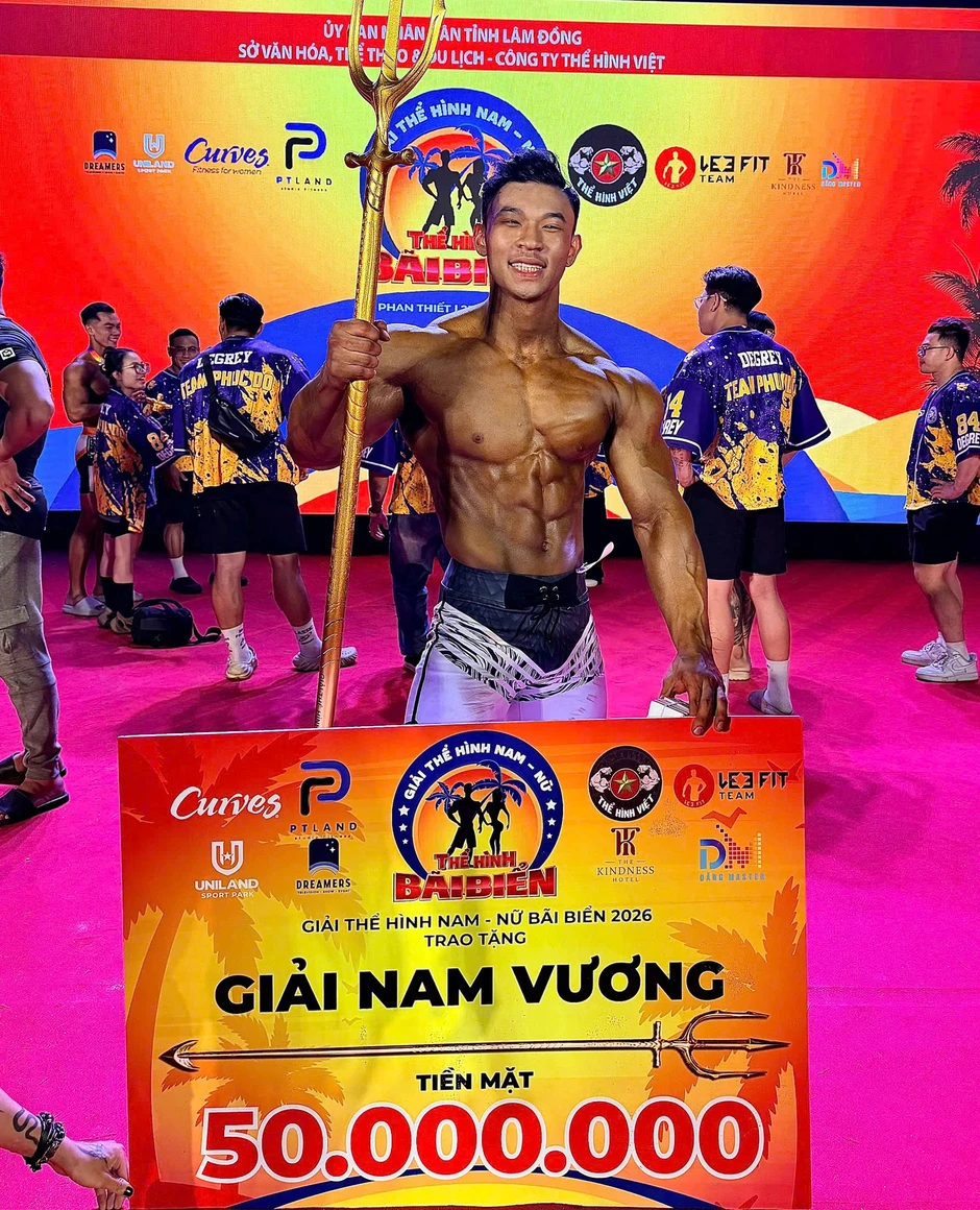 Tăng cân hiệu quả: Gần 50 kg, chàng trai đoạt hơn 15 huy chương vàng thể hình Tăng cân hiệu quả: Gần 50 kg, chàng trai đoạt hơn 15 huy chương vàng thể hình
