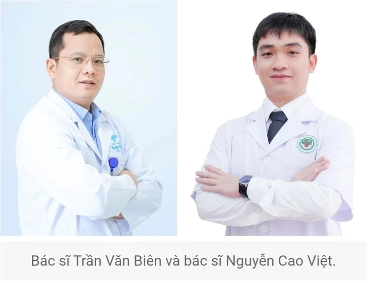 Tặng giấy khen hai bác sĩ cứu người đột quỵ ở sân bóng chuyền Tặng giấy khen hai bác sĩ cứu người đột quỵ ở sân bóng chuyền
