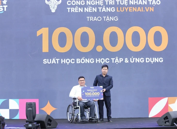 Tặng hơn 100 nghìn suất học bổng, khóa học đào tạo AI, công nghệ số cho người khuyết tật Tặng hơn 100 nghìn suất học bổng, khóa học đào tạo AI, công nghệ số cho người khuyết tật