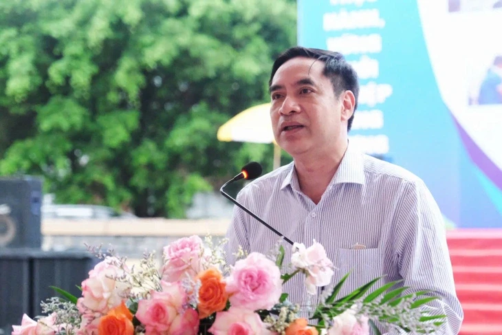Tăng lương, thưởng 'khủng', tặng cả đất: Doanh nghiệp mạnh tay ‘săn’ lao động Tăng lương, thưởng 'khủng', tặng cả đất: Doanh nghiệp mạnh tay ‘săn’ lao động