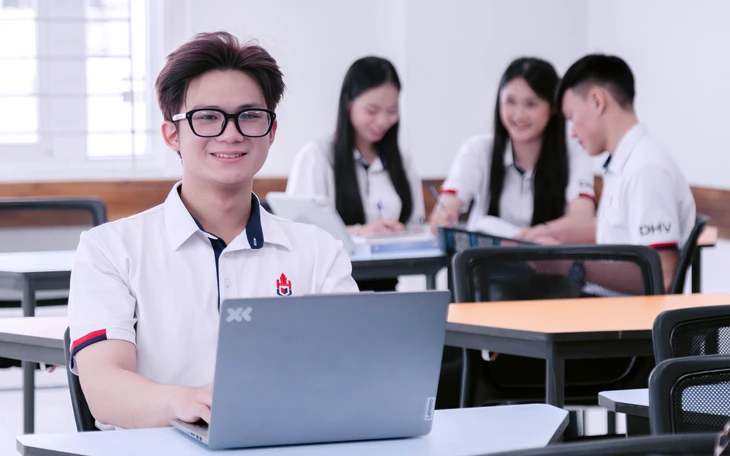 Tăng lương, thưởng 'khủng', tặng cả đất: Doanh nghiệp mạnh tay ‘săn’ lao động Tăng lương, thưởng 'khủng', tặng cả đất: Doanh nghiệp mạnh tay ‘săn’ lao động