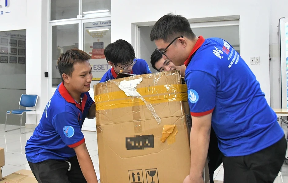 Tất bật từ sáng đến khuya, sẵn sàng tiếp sức thí sinh