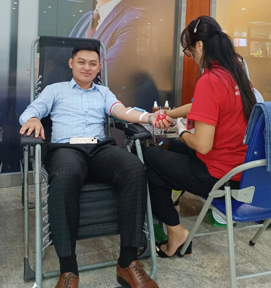 Thạc sĩ 25 tuổi rời ngân hàng, viết đơn tình nguyện nhập ngũ Thạc sĩ 25 tuổi rời ngân hàng, viết đơn tình nguyện nhập ngũ