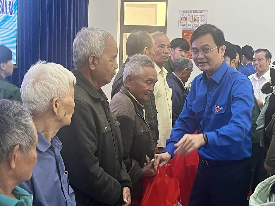 Tháng Thanh niên: Chia sẻ những khó khăn, vất vả với đồng bào vùng xa Gia Lai Tháng Thanh niên: Chia sẻ những khó khăn, vất vả với đồng bào vùng xa Gia Lai