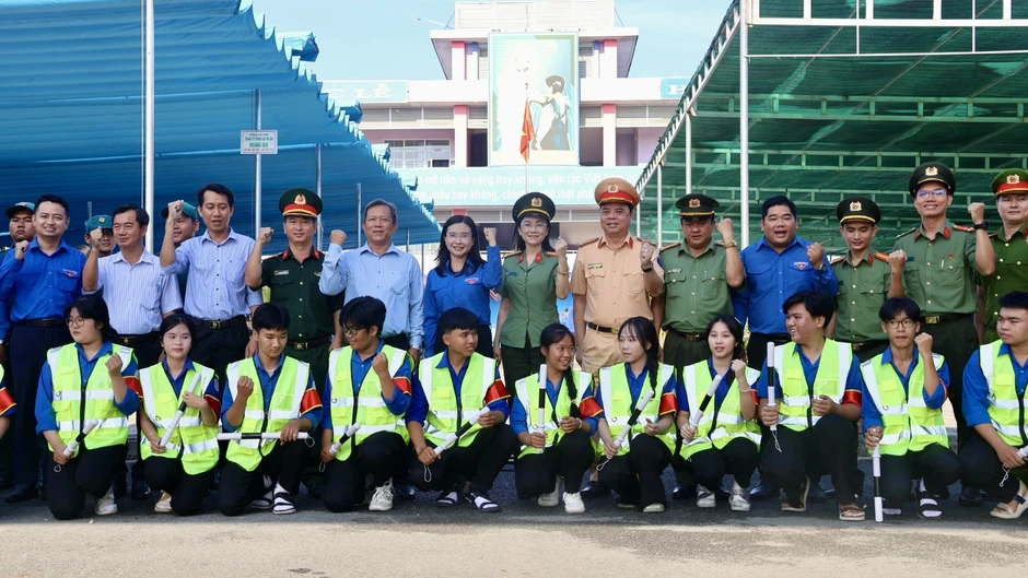 Tháng Thanh niên: Chia sẻ những khó khăn với thanh niên công nhân Tháng Thanh niên: Chia sẻ những khó khăn với thanh niên công nhân