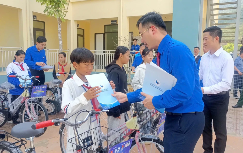 Tháng Thanh niên: 'Điều lớn nhất là niềm tin của bà con' Tháng Thanh niên: 'Điều lớn nhất là niềm tin của bà con'