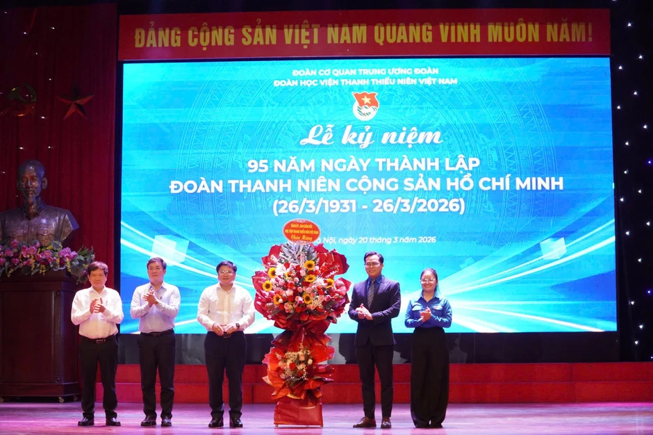 Thanh niên chuyển từ tham gia phong trào sang tạo ra giá trị cho xã hội Thanh niên chuyển từ tham gia phong trào sang tạo ra giá trị cho xã hội