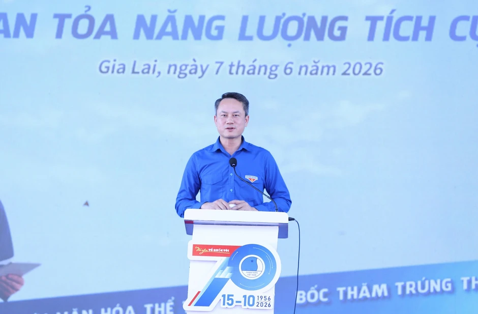Thanh niên công nhân được khám bệnh, cấp phát thuốc miễn phí Thanh niên công nhân được khám bệnh, cấp phát thuốc miễn phí