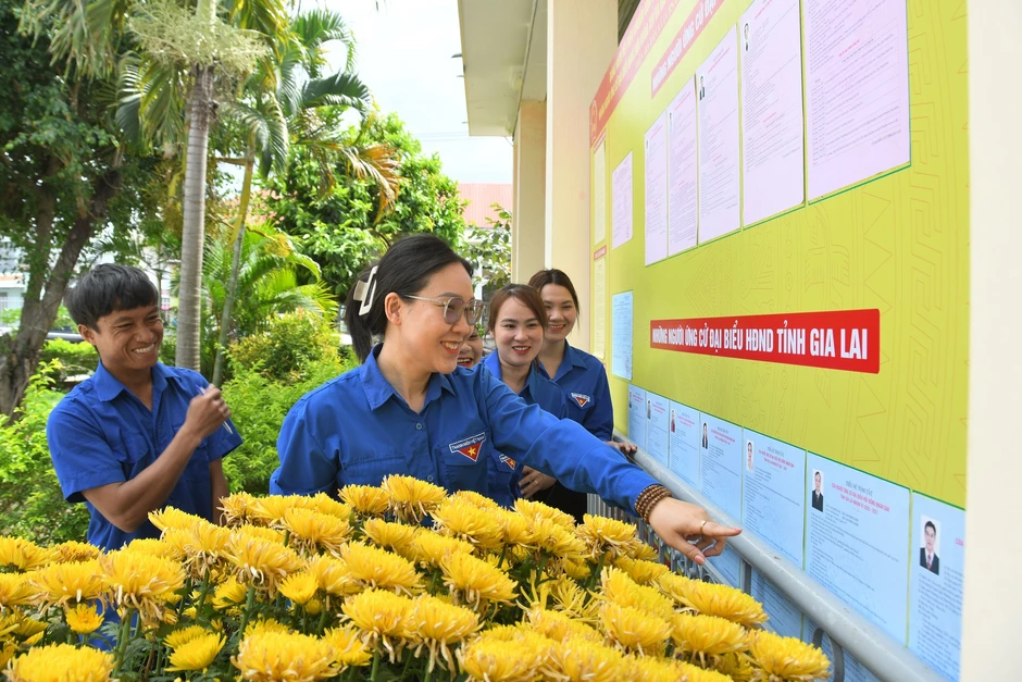 Thanh niên miền núi góp sức vào cuộc bầu cử