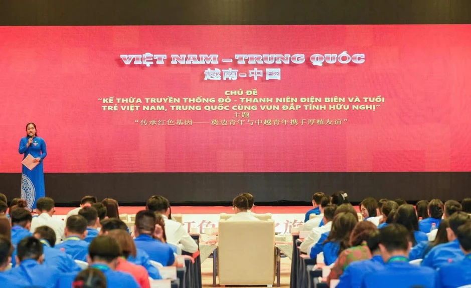 Thanh niên tham gia 'Hành trình đỏ' tại Vân Nam, Trung Quốc Thanh niên tham gia 'Hành trình đỏ' tại Vân Nam, Trung Quốc