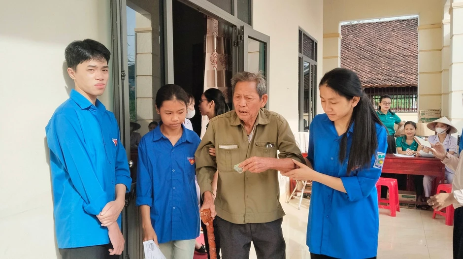 Thanh niên thực hiện nhiều hoạt động ý nghĩa Ngày Chủ nhật Xanh
