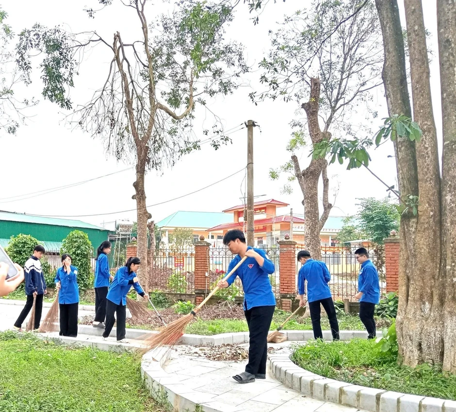 Thanh niên thực hiện nhiều hoạt động ý nghĩa Ngày Chủ nhật Xanh