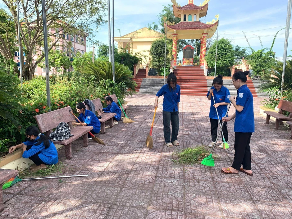 Thanh niên thực hiện nhiều hoạt động ý nghĩa Ngày Chủ nhật Xanh