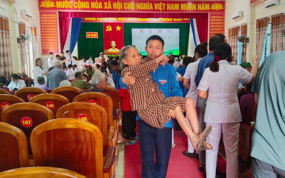 Thanh niên thực hiện nhiều hoạt động ý nghĩa Ngày Chủ nhật Xanh