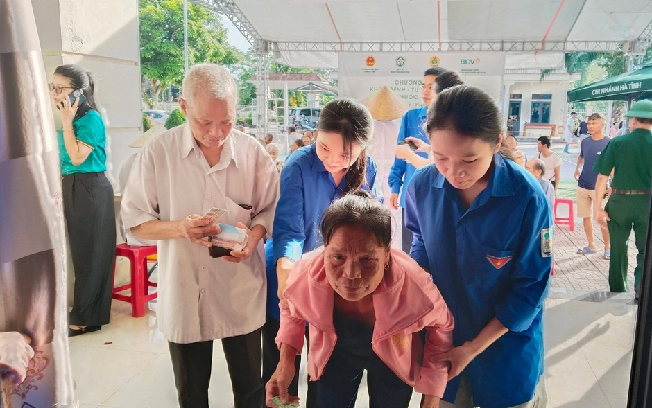 Thanh niên thực hiện nhiều hoạt động ý nghĩa Ngày Chủ nhật Xanh