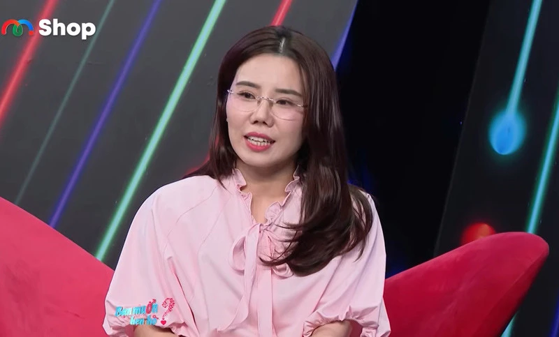 Thầy giáo 40 tuổi quỳ gối, tha thiết xin đàng gái bấm nút hẹn hò Thầy giáo 40 tuổi quỳ gối, tha thiết xin đàng gái bấm nút hẹn hò