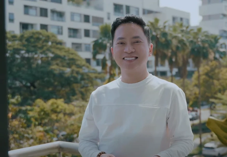 'Thầy giáo hot boy' Nguyễn Hoàng Khắc Hiếu 'ở ẩn' 6 năm bất ngờ quay trở lại 'Thầy giáo hot boy' Nguyễn Hoàng Khắc Hiếu 'ở ẩn' 6 năm bất ngờ quay trở lại