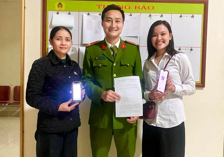 Thấy tài khoản tăng thêm 1,3 tỉ đồng, người phụ nữ vội trình báo công an Thấy tài khoản tăng thêm 1,3 tỉ đồng, người phụ nữ vội trình báo công an