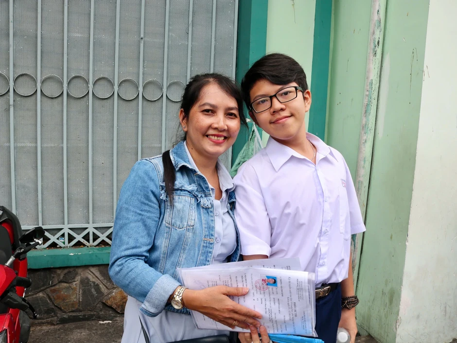 Thi lớp 10 môn toán: Thí sinh tự tin đạt điểm cao, phụ huynh thưởng lớn