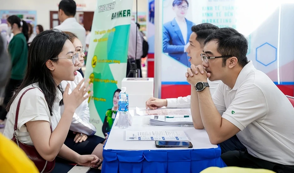 Thị trường lao động liên tục biến động, có nên nhảy việc ?