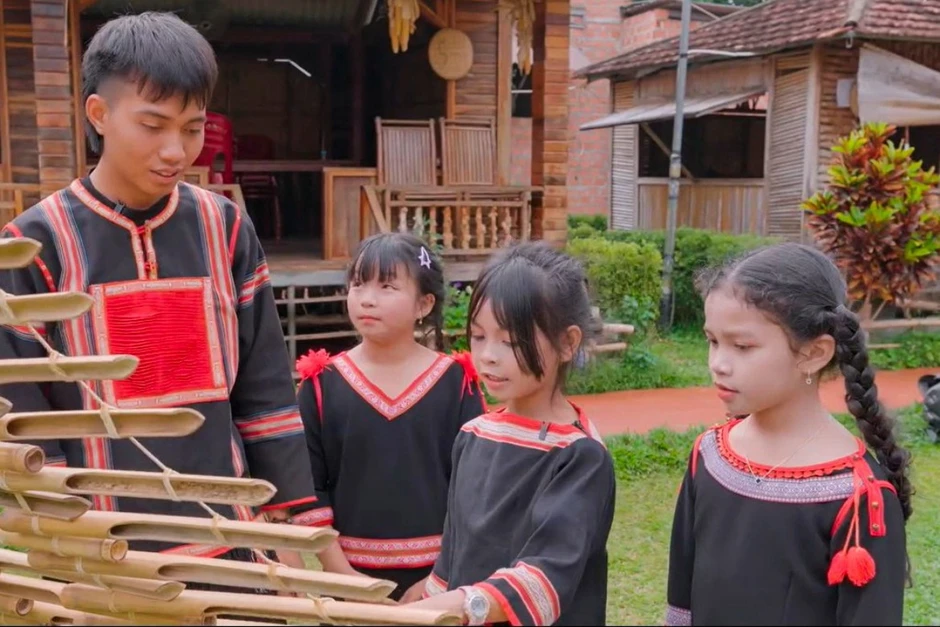 Thiếu nhi Gia Lai kể chuyện làng qua thước phim ngắn Thiếu nhi Gia Lai kể chuyện làng qua thước phim ngắn