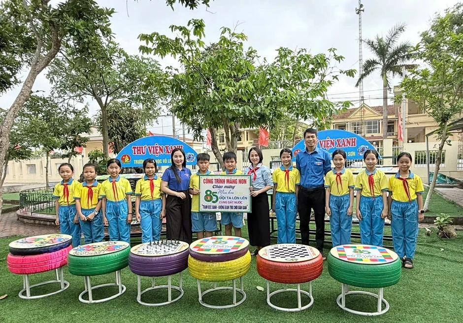 Thiếu nhi Hà Tĩnh sôi nổi thực hiện công trình măng non