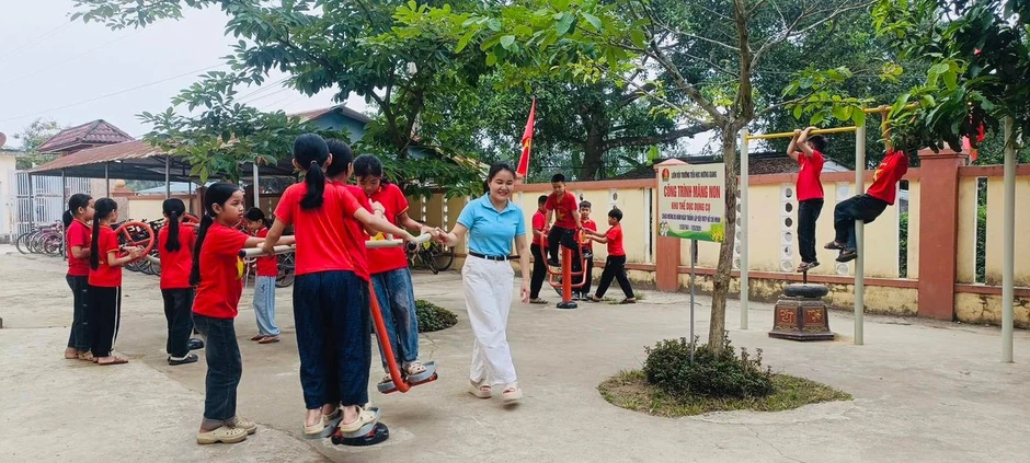 Thiếu nhi Hà Tĩnh sôi nổi thực hiện công trình măng non