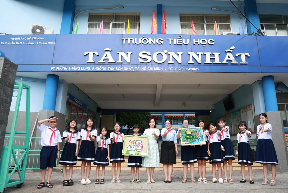 Thiếu nhi sáng tạo biểu trưng 85 mùa hoa mừng sinh nhật Đội Thiếu nhi sáng tạo biểu trưng 85 mùa hoa mừng sinh nhật Đội