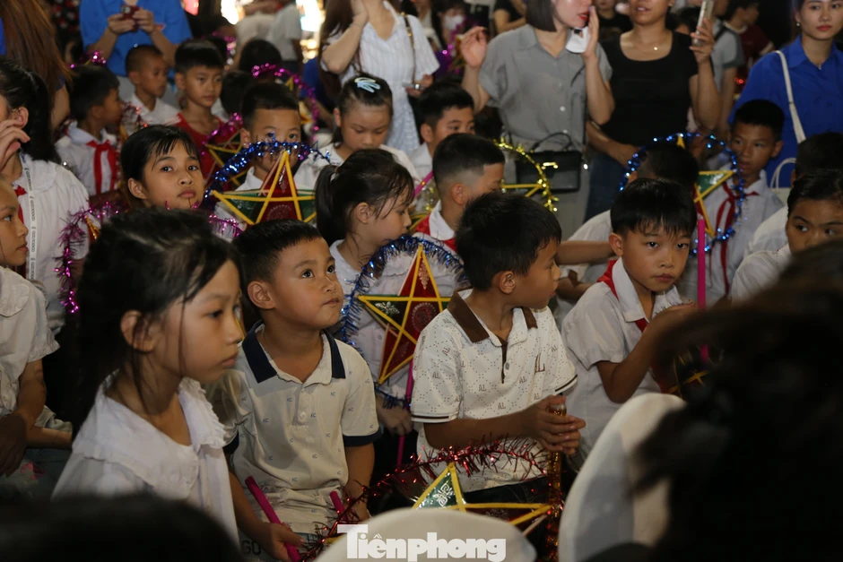 Thiếu nhi Thái Nguyên vui hội trăng rằm Thiếu nhi Thái Nguyên vui hội trăng rằm