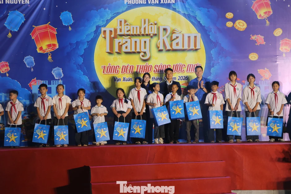 Thiếu nhi Thái Nguyên vui hội trăng rằm Thiếu nhi Thái Nguyên vui hội trăng rằm