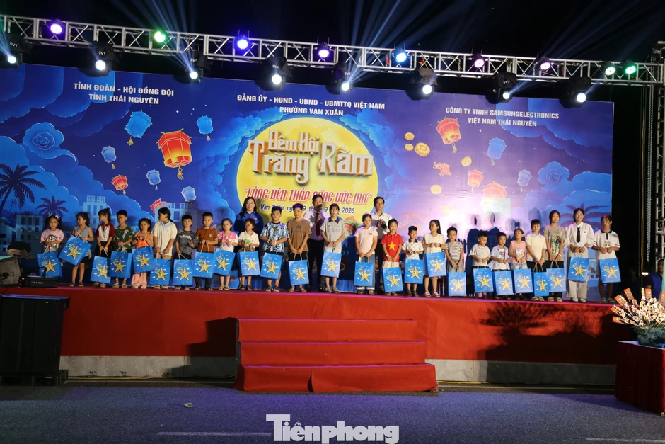 Thiếu nhi Thái Nguyên vui hội trăng rằm Thiếu nhi Thái Nguyên vui hội trăng rằm