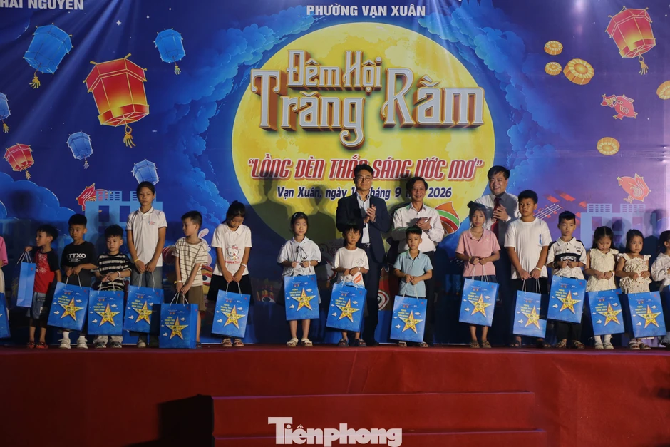 Thiếu nhi Thái Nguyên vui hội trăng rằm Thiếu nhi Thái Nguyên vui hội trăng rằm