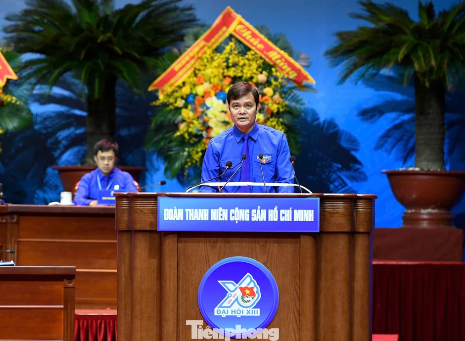 Thông qua Nghị quyết Đại hội đại biểu toàn quốc Đoàn TNCS Hồ Chí Minh lần thứ XIII Thông qua Nghị quyết Đại hội đại biểu toàn quốc Đoàn TNCS Hồ Chí Minh lần thứ XIII