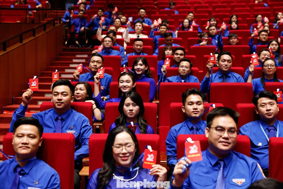 Thông qua Nghị quyết Đại hội đại biểu toàn quốc Đoàn TNCS Hồ Chí Minh lần thứ XIII Thông qua Nghị quyết Đại hội đại biểu toàn quốc Đoàn TNCS Hồ Chí Minh lần thứ XIII