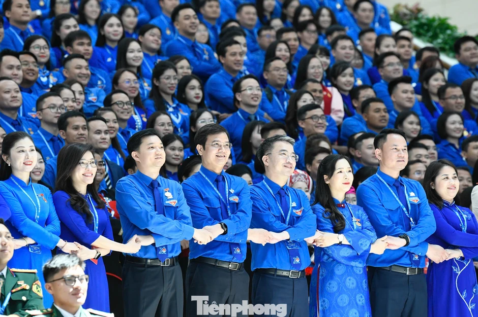 Thông qua Nghị quyết Đại hội đại biểu toàn quốc Đoàn TNCS Hồ Chí Minh lần thứ XIII Thông qua Nghị quyết Đại hội đại biểu toàn quốc Đoàn TNCS Hồ Chí Minh lần thứ XIII
