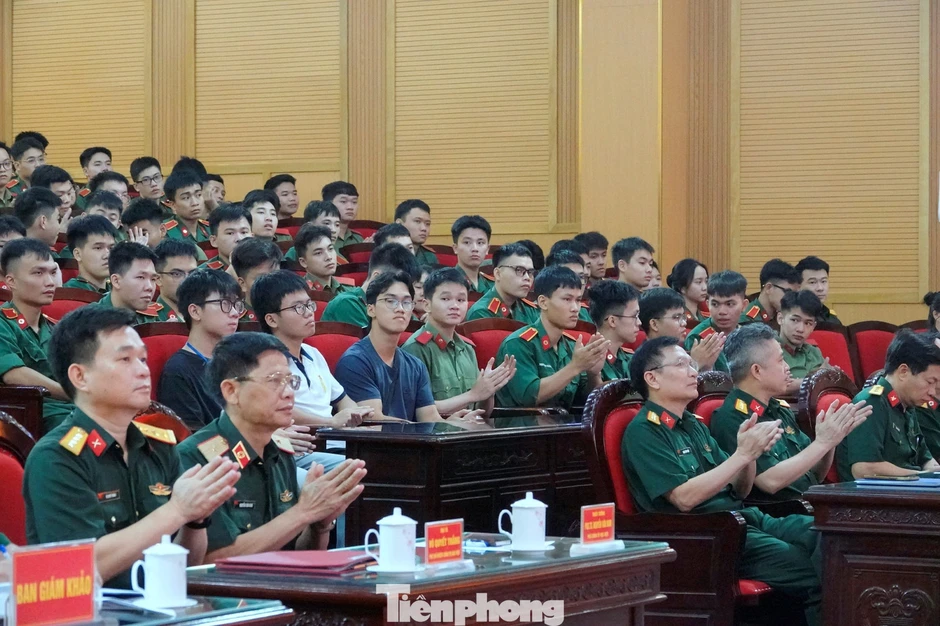 Thủ lĩnh Đoàn Học viện Quân y đua tài Thủ lĩnh Đoàn Học viện Quân y đua tài
