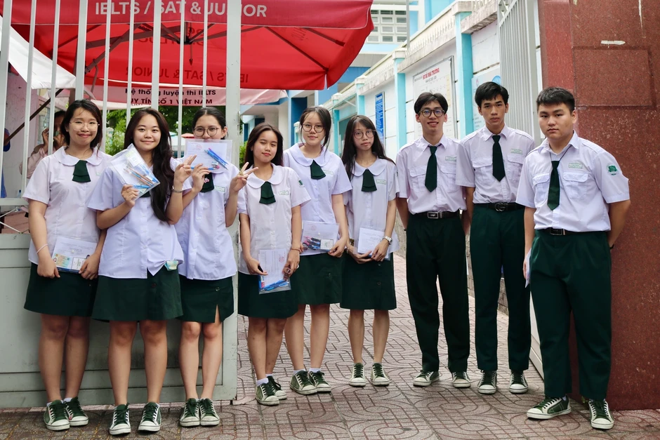 Thức trắng đêm ôn bài, sợ ngủ quên: Những nỗi lo của thí sinh trước giờ G Thức trắng đêm ôn bài, sợ ngủ quên: Những nỗi lo của thí sinh trước giờ G