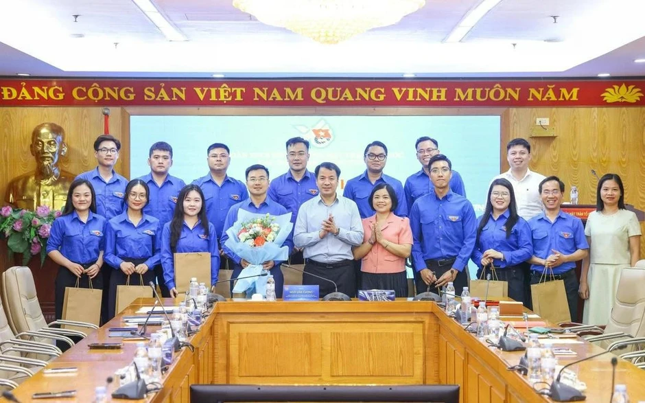 Thường trực Đảng ủy MTTQ, các đoàn thể Trung ương gặp mặt đoàn đại biểu dự Đại hội Đoàn toàn quốc XIII Thường trực Đảng ủy MTTQ, các đoàn thể Trung ương gặp mặt đoàn đại biểu dự Đại hội Đoàn toàn quốc XIII