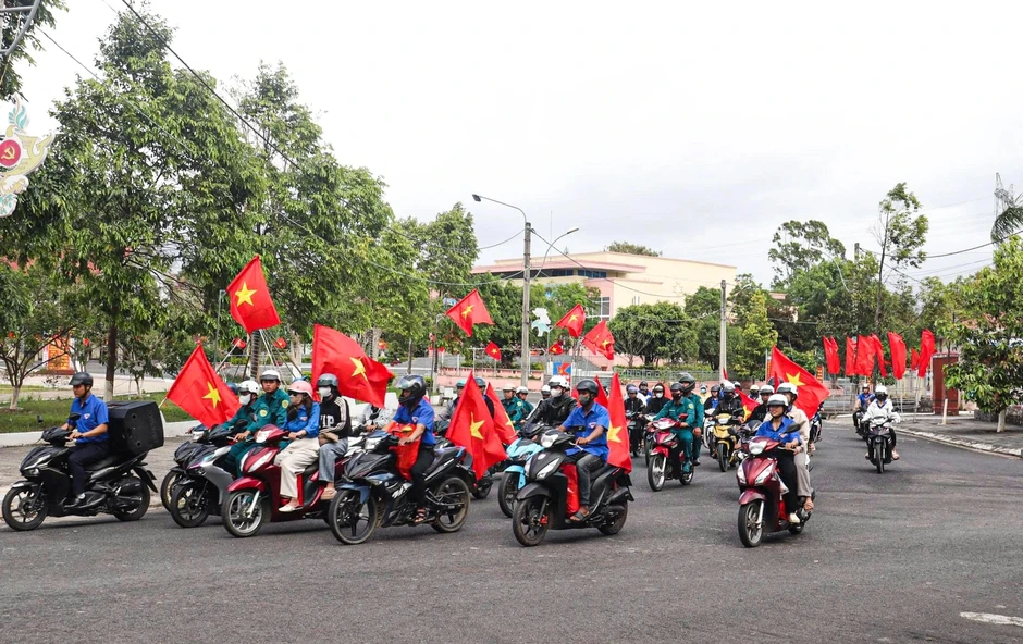 'Tiếng loa thanh niên' đưa thông tin bầu cử đến người dân vùng cao