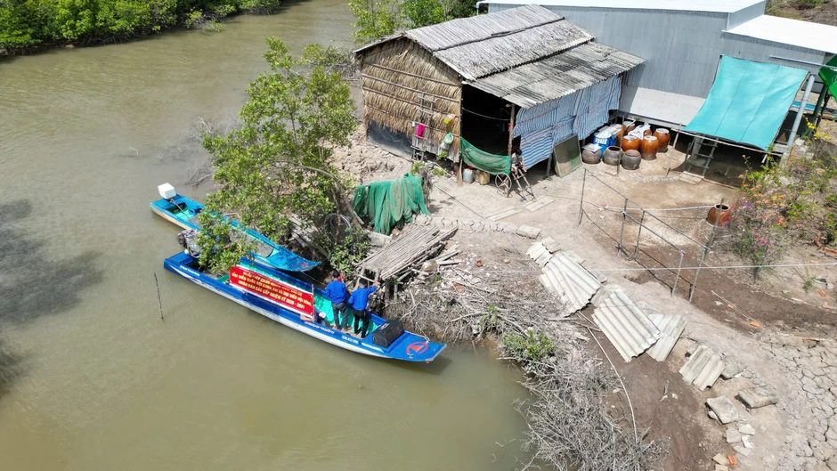 Tiếng loa trên sông tuyên truyền bầu cử ở vùng Đất Mũi Tiếng loa trên sông tuyên truyền bầu cử ở vùng Đất Mũi