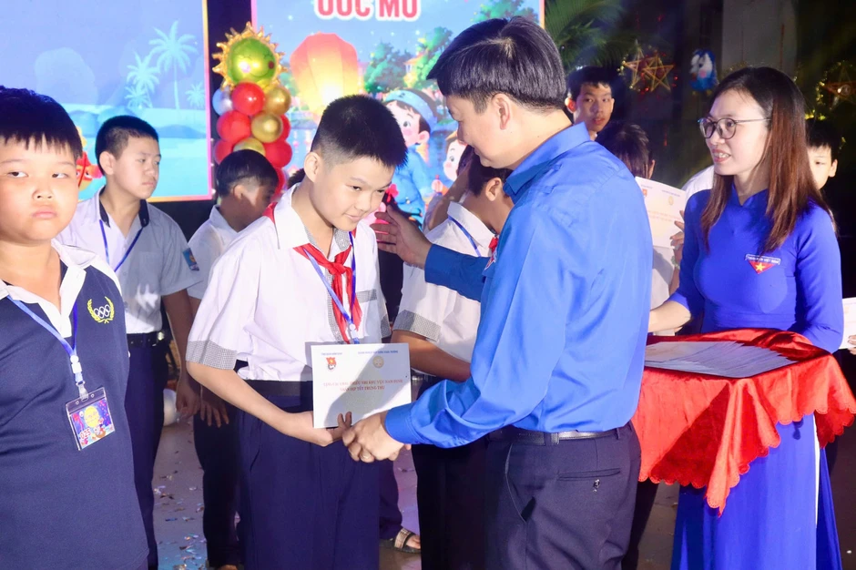 Tỉnh Đoàn Ninh Bình - Doanh nghiệp Xây dựng Xuân Trường tổ chức 'Trung thu cho em - Lồng đèn thắp sáng ước mơ' Tỉnh Đoàn Ninh Bình - Doanh nghiệp Xây dựng Xuân Trường tổ chức 'Trung thu cho em - Lồng đèn thắp sáng ước mơ'