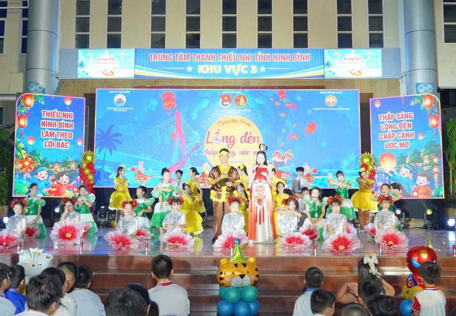Tỉnh Đoàn Ninh Bình - Doanh nghiệp Xây dựng Xuân Trường tổ chức 'Trung thu cho em - Lồng đèn thắp sáng ước mơ' Tỉnh Đoàn Ninh Bình - Doanh nghiệp Xây dựng Xuân Trường tổ chức 'Trung thu cho em - Lồng đèn thắp sáng ước mơ'