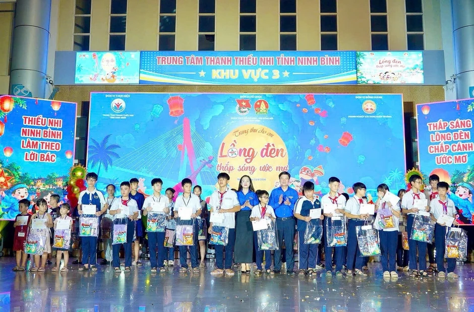 Tỉnh Đoàn Ninh Bình - Doanh nghiệp Xây dựng Xuân Trường tổ chức 'Trung thu cho em - Lồng đèn thắp sáng ước mơ' Tỉnh Đoàn Ninh Bình - Doanh nghiệp Xây dựng Xuân Trường tổ chức 'Trung thu cho em - Lồng đèn thắp sáng ước mơ'